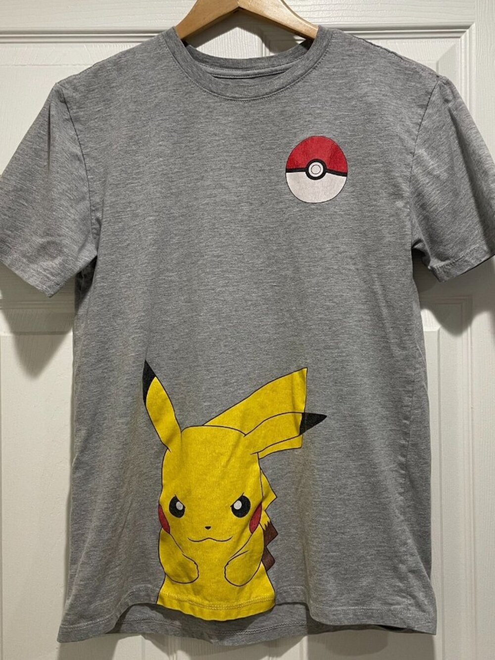 Pokemon Pikachu Graphic T-Shirt Boys Size XL Gray Double-Sided Pokeball Tee